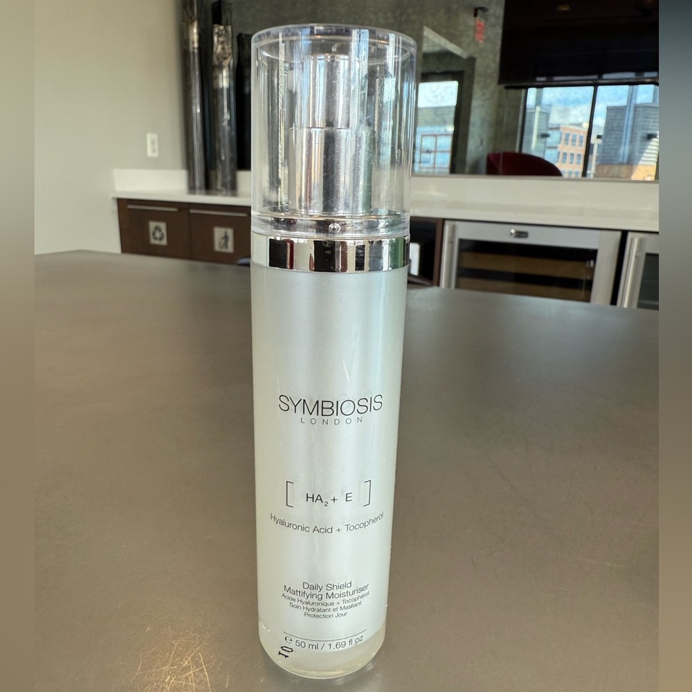 Symbiosis London Daily Shield Mattifying Moisturizer Hyaluronic Acid, Tocopherol